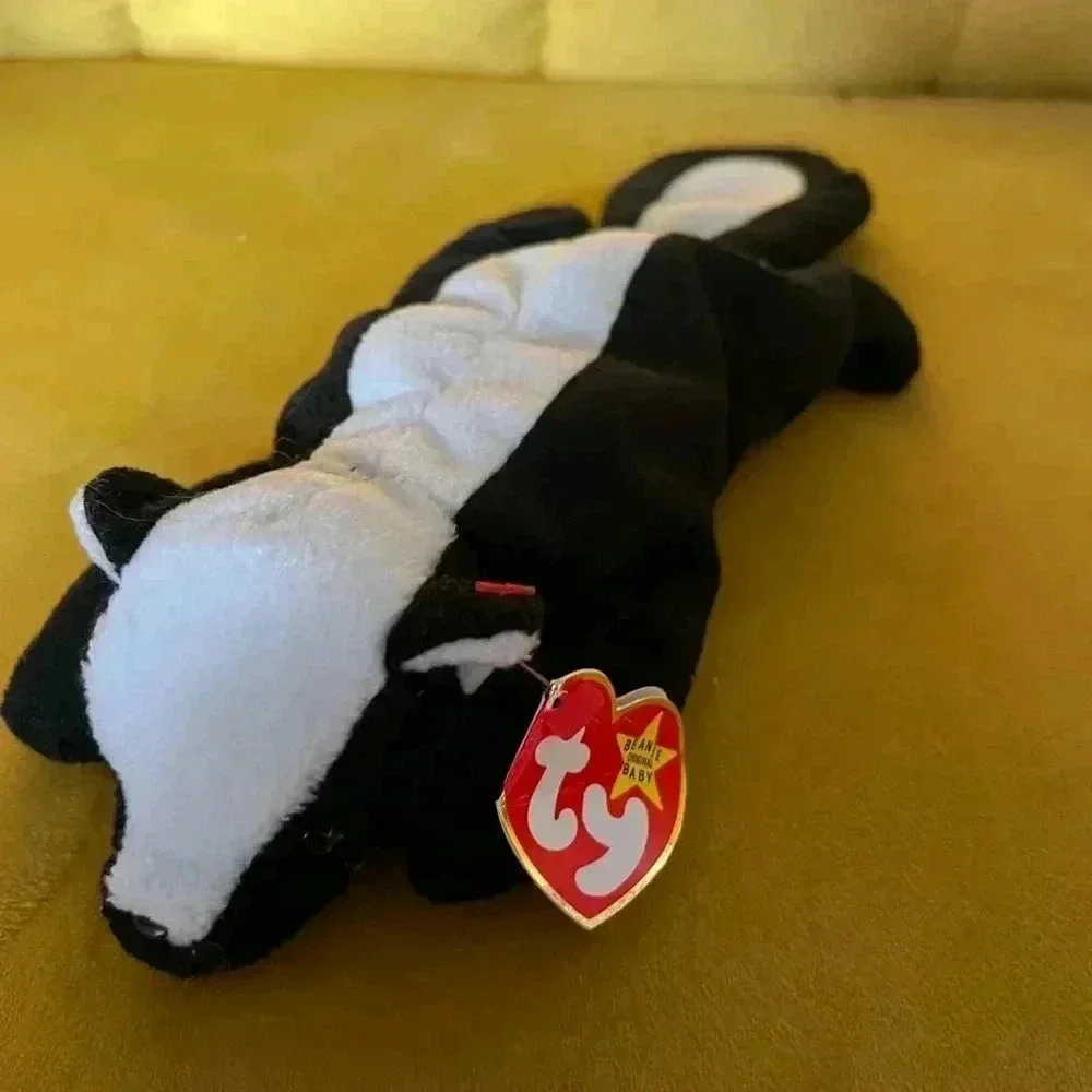 1998 Ty Beanie Baby Stinky the Skunk